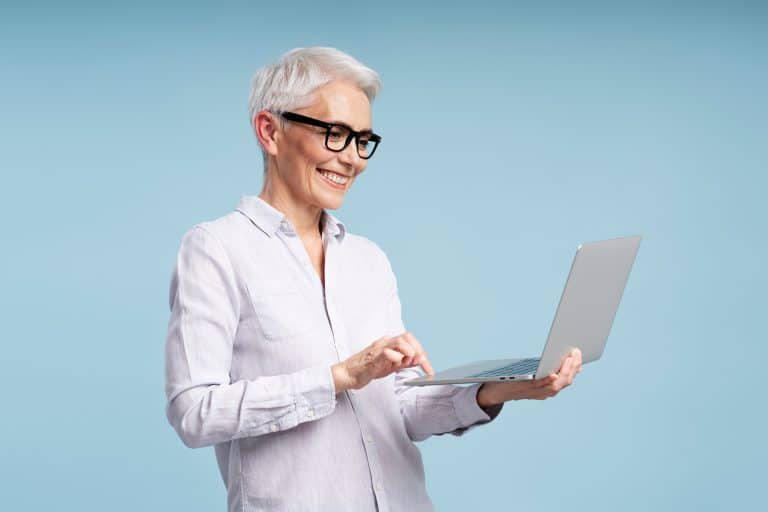 EFL teacher participating in the Ai for English teachers course